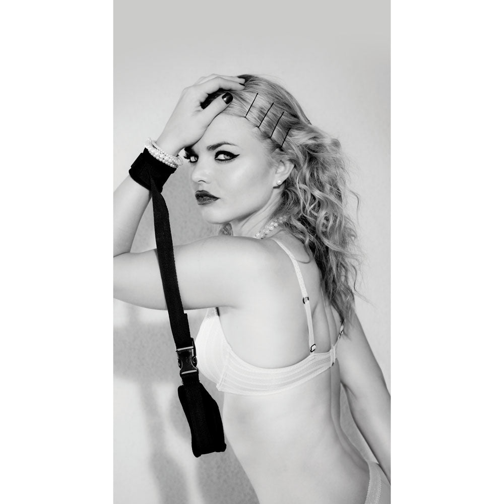 Sex & Mischief black adjustable handcuffs – image 2