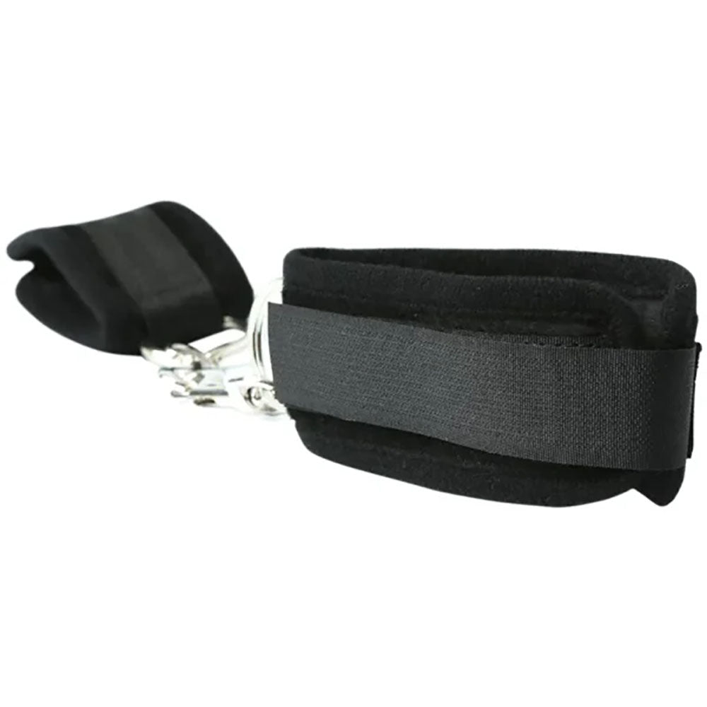 Sex & Mischief black beginner's handcuffs – image 4